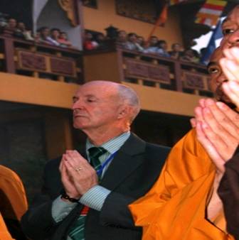 Ông Ian Green, chủ nhân tôn tượng Phật ngọc